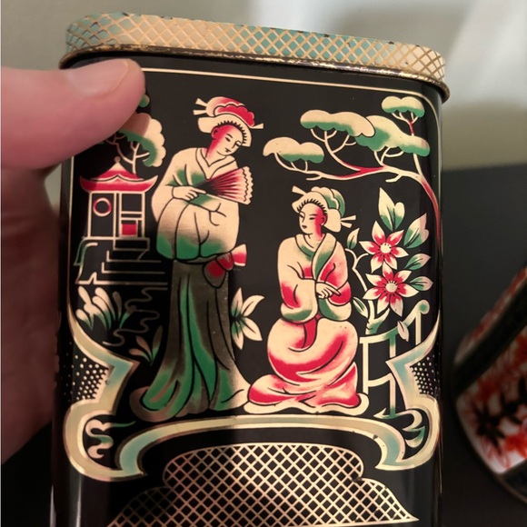 Lot of 2 Vintage Tea Tins ~ Design By Daher Floral Tin & Hinged Geisha Tin - Picture 5 of 8